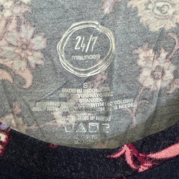 Maurice’s top - Picture 2 of 3